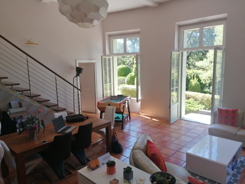 Home staging salon moderne avant après St Raphael