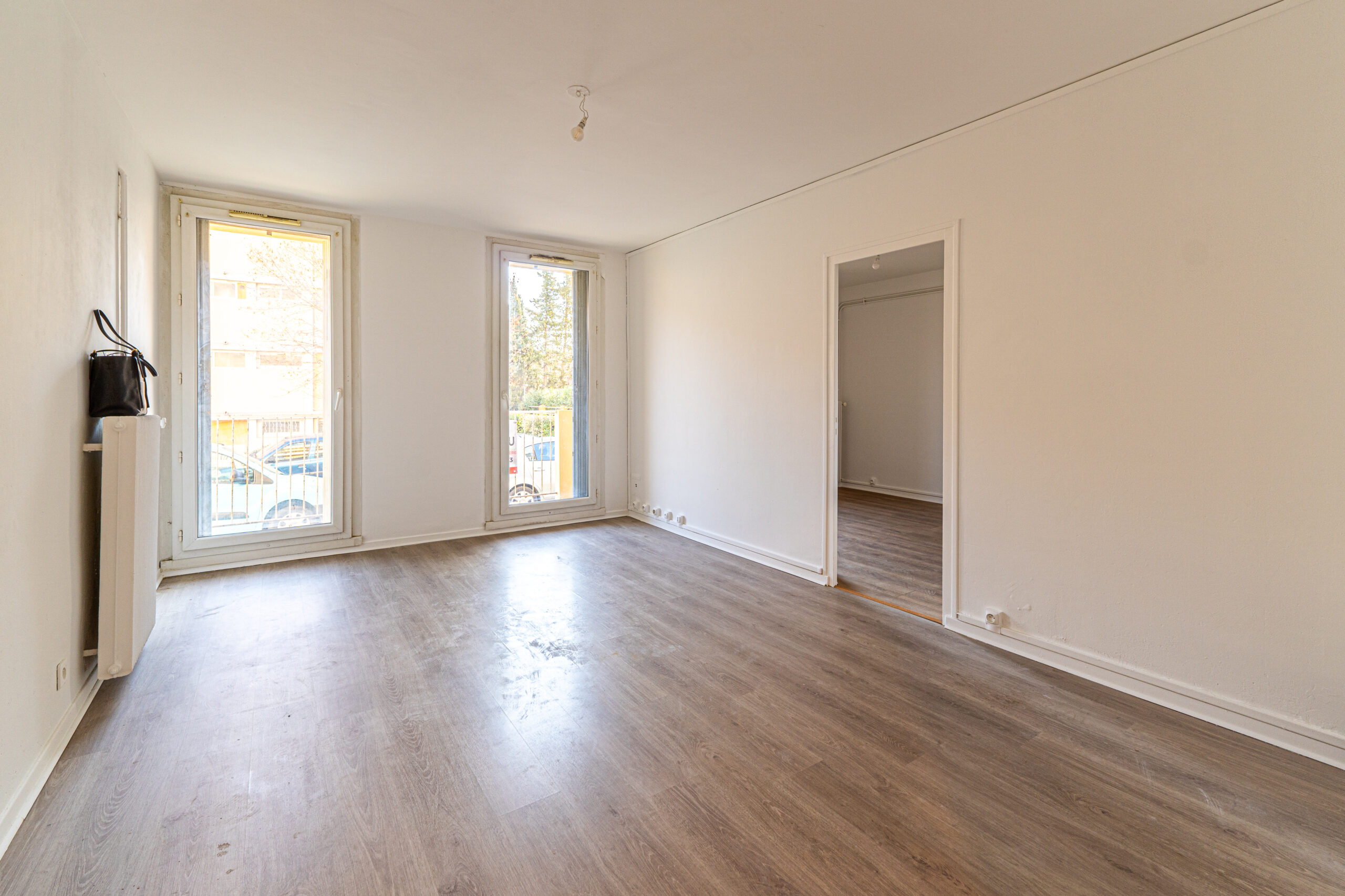 Salon-Appart-AIX-TIVOLI-Avant-home-staging-scaled